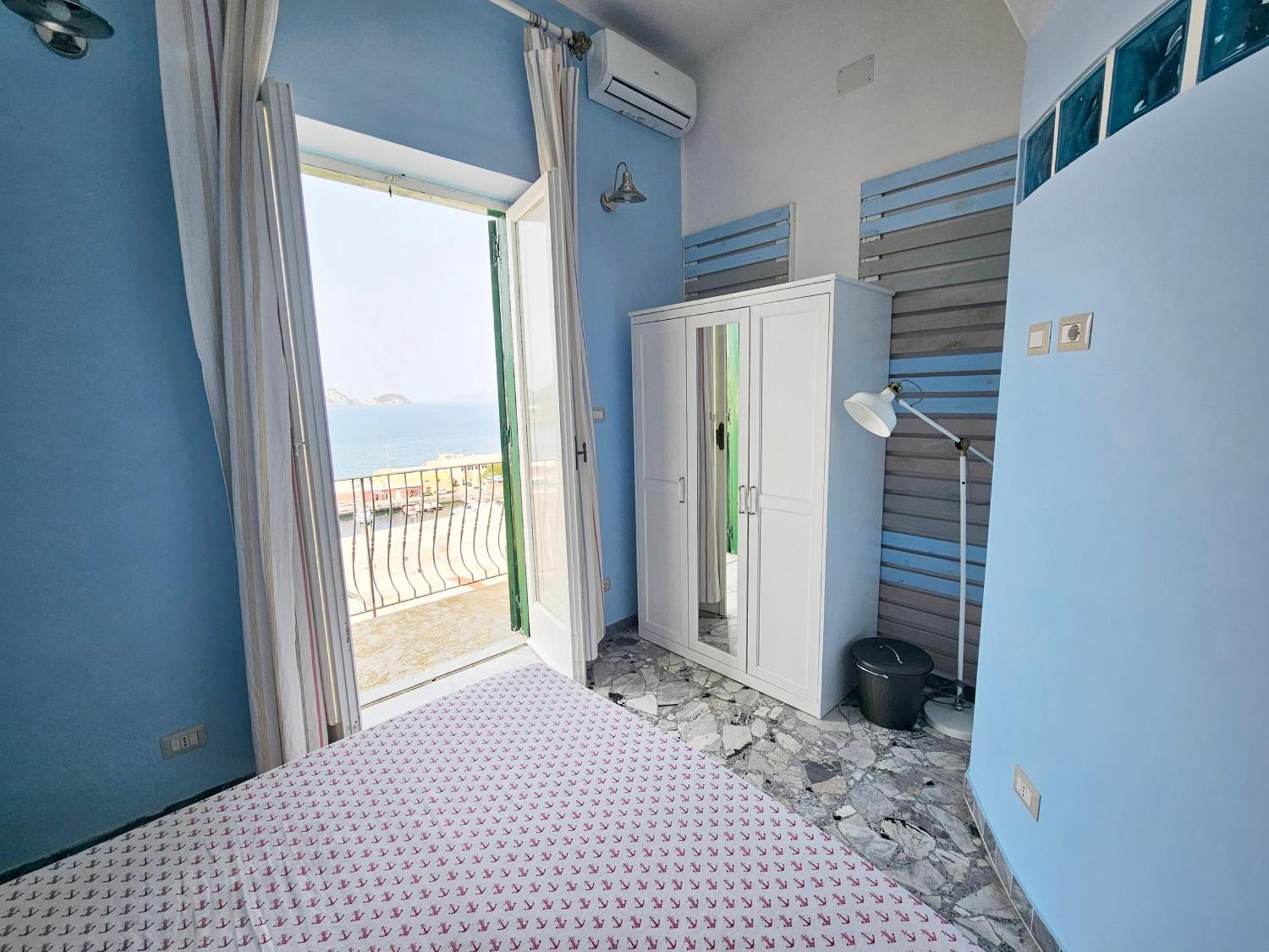 Maridea - Camere Con Vista Al Porto ปอนซา ภายนอก รูปภาพ