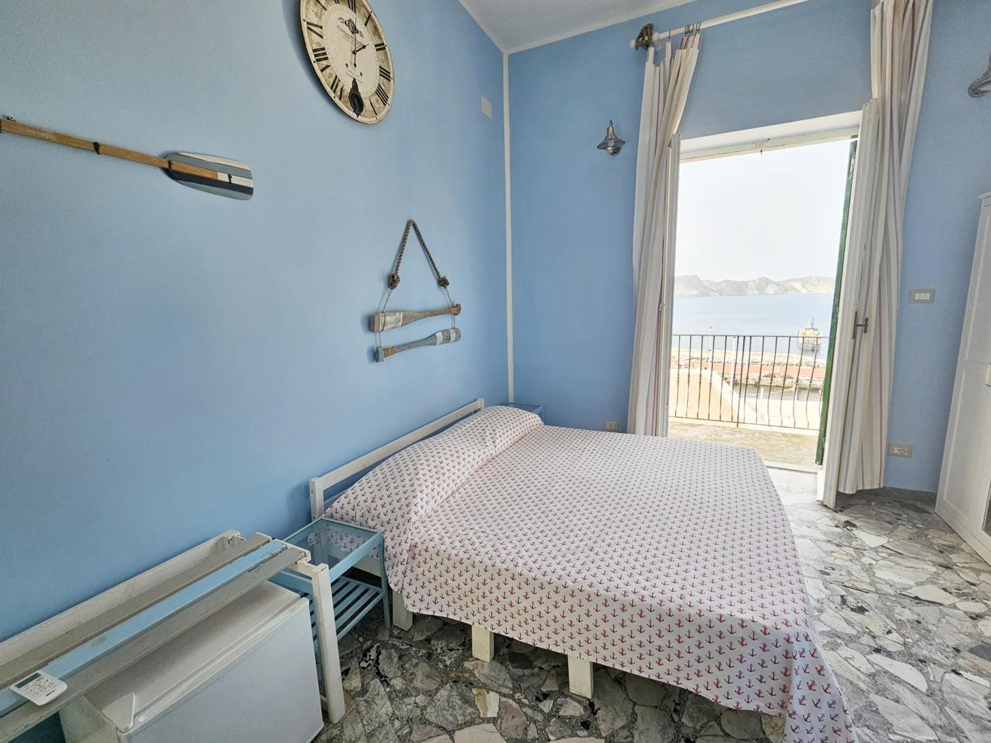 Maridea - Camere Con Vista Al Porto ปอนซา ภายนอก รูปภาพ