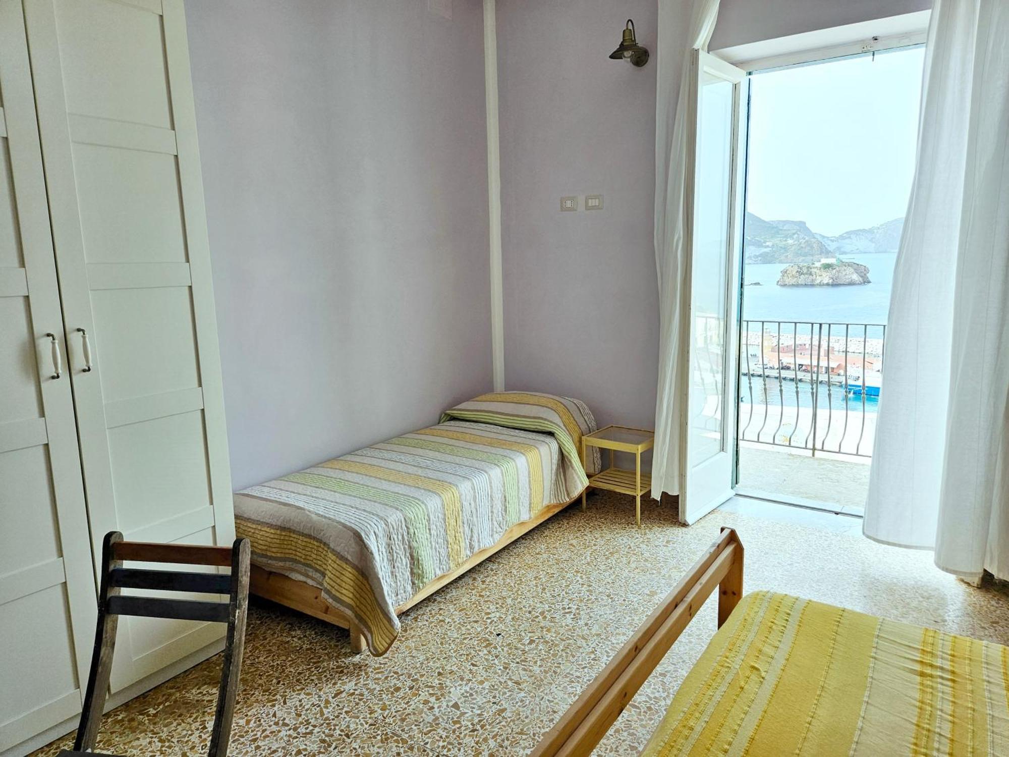 Maridea - Camere Con Vista Al Porto ปอนซา ภายนอก รูปภาพ