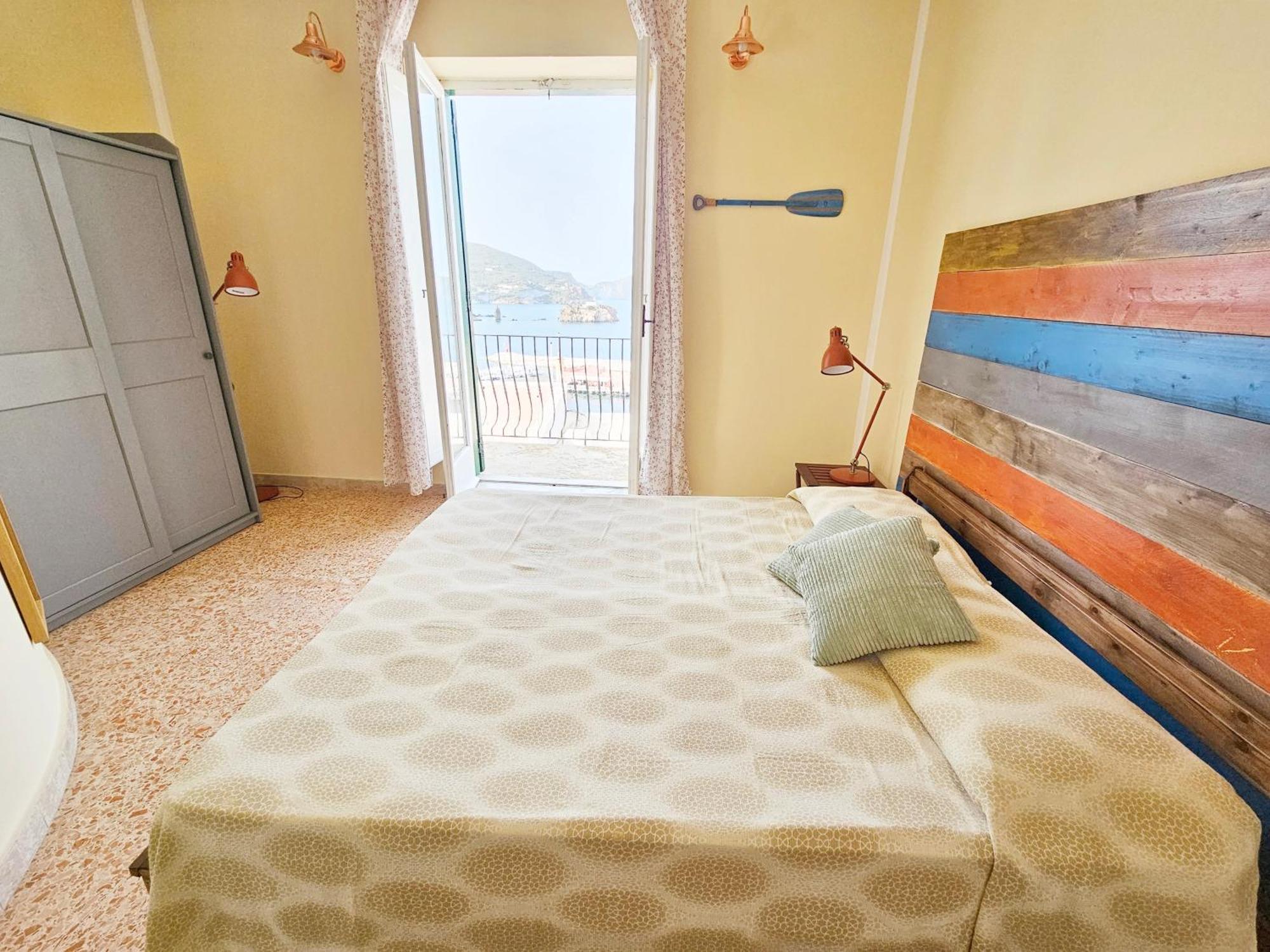 Maridea - Camere Con Vista Al Porto ปอนซา ภายนอก รูปภาพ