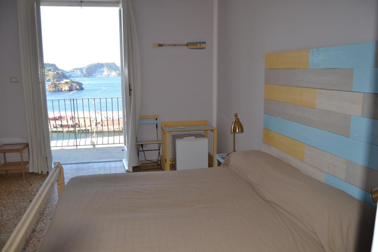 Maridea - Camere Con Vista Al Porto ปอนซา ภายนอก รูปภาพ