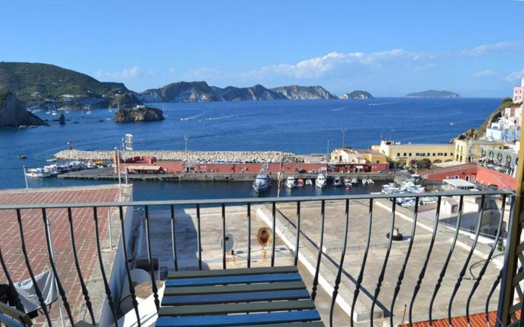 Maridea - Camere Con Vista Al Porto ปอนซา ภายนอก รูปภาพ